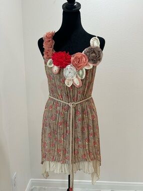 Marquis Floral Rosette Trim Crepe Pleated Sundress in Taupe & Pink, Size Small